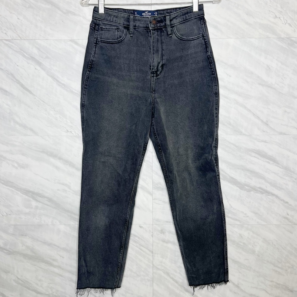 Hollister Ultra High Rise Mom Jeans 25